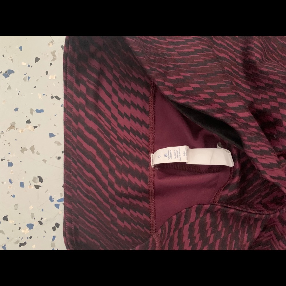 Lululemon fun pattern crops - Picture 3 of 3